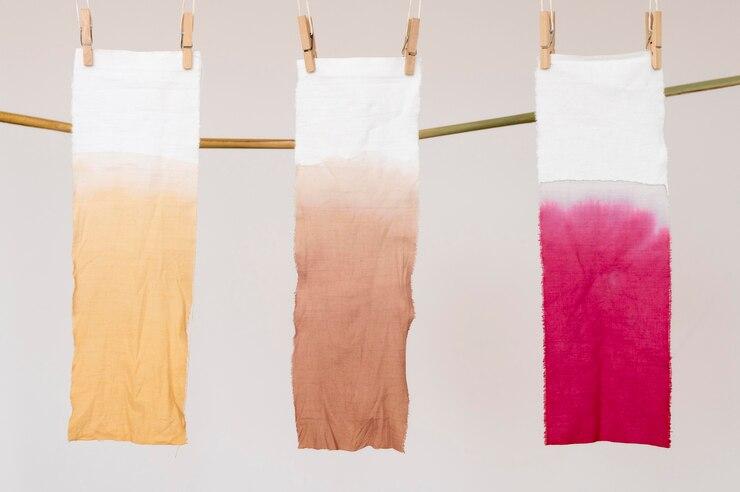 Tingimento de Tecido: Como dar vida nova às suas peças com cores vibrantes e duradouras