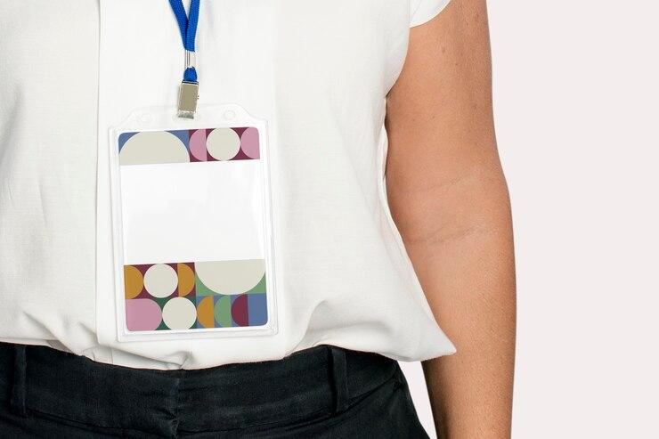 Porta Cartão com Cordão: Acessório Prático e Estiloso para Organizar seus Cartões